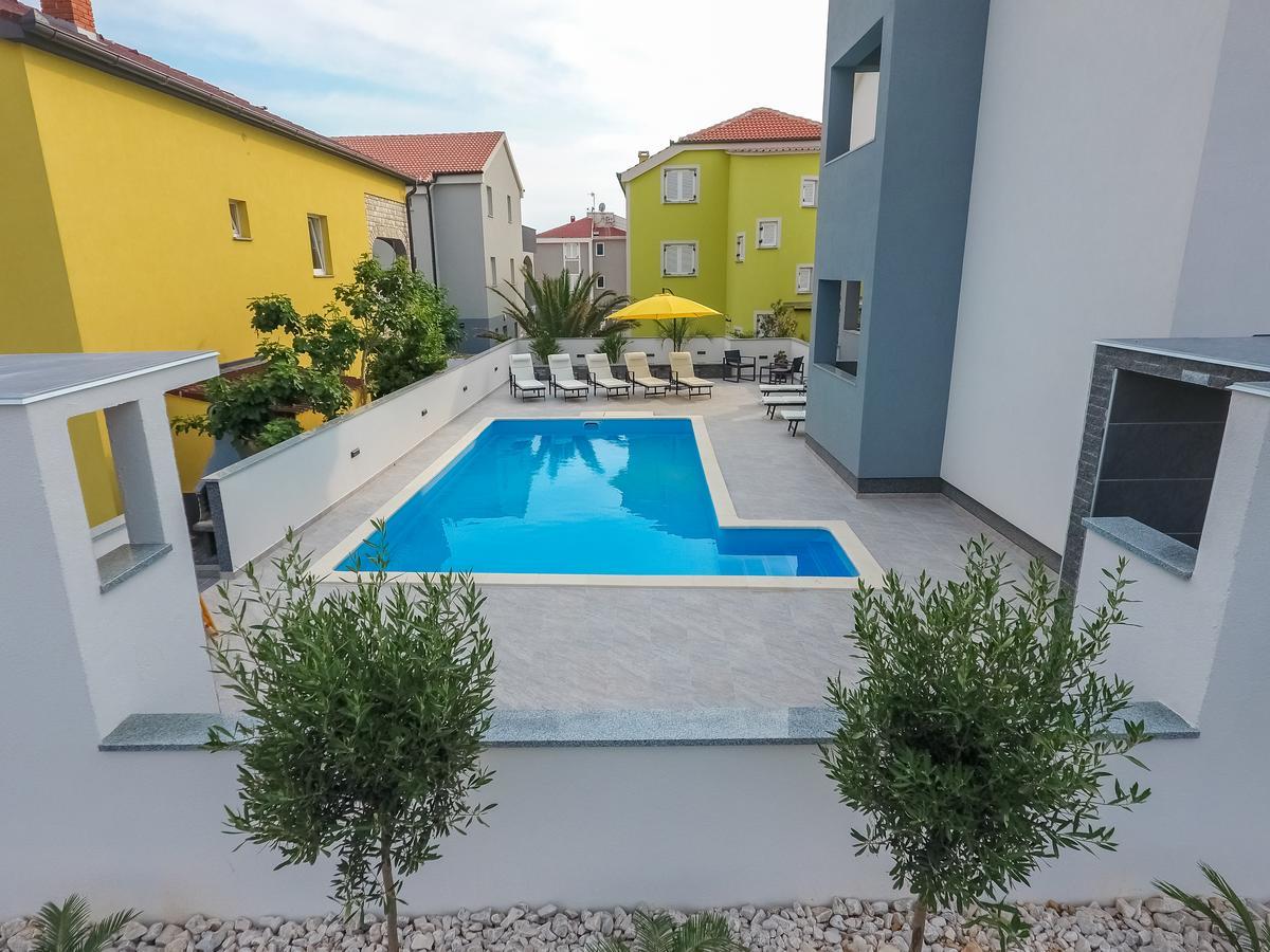 Lucky Luke Pool Apartments Novalja Ngoại thất bức ảnh